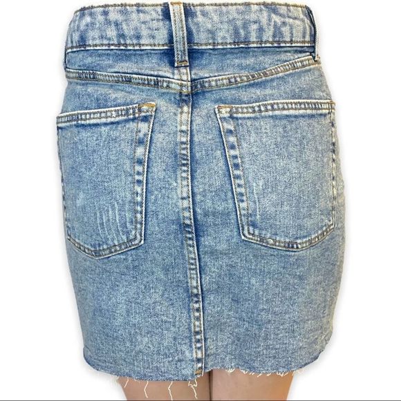 NWT Wild Fable Women's Sz 2 Jean Mini Skirt Light Wash Denim Raw Hem New - Picture 4 of 10